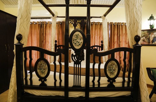 Mount Abu Bed & Breakfast | The Colonial Manek Manor
