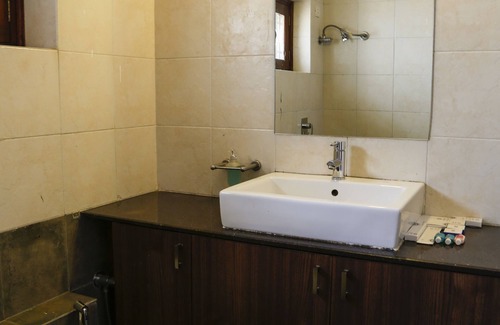 Mount Abu Bed & Breakfast | The Colonial Manek Manor