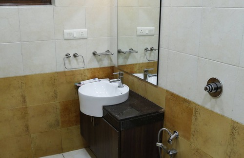 Mount Abu Bed & Breakfast | The Colonial Manek Manor