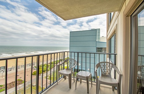 Northeast Virginia Beach Condo | The Colony Virginia Beach by TripForth