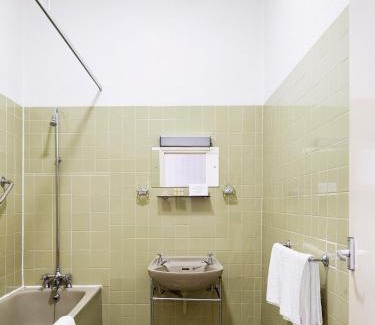 Bayswater Hotel | The Columbia