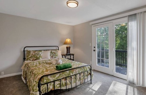 Columbus House | The Columbus Station Cottage