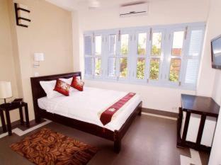 Kampot Hotel | The Columns