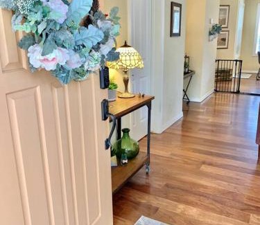 Mountainaire House | The Comforts' Inn: Mountain Escape