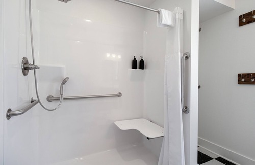 Cotter Hotel | The Commercial Hotel