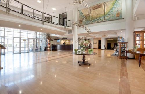Victoria and Alfred Waterfront Hotel | The Commodore Hotel