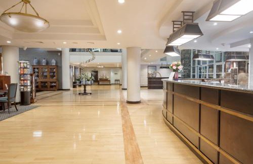 Victoria and Alfred Waterfront Hotel | The Commodore Hotel