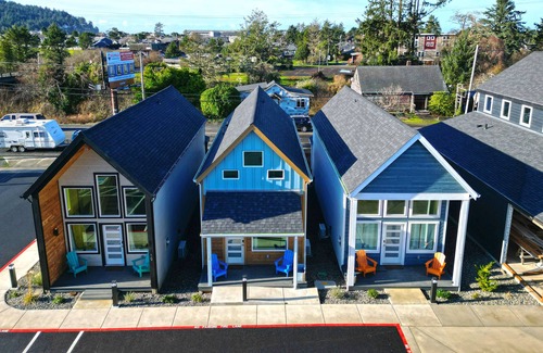 Seaside Villa | The Commons - Courtyard - U