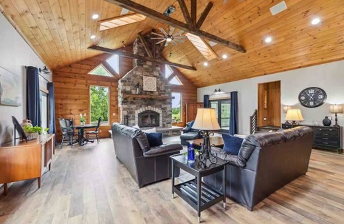 Buchanan House | The Compass Retreat near Clear Lake!