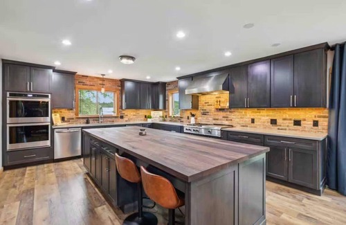 Buchanan House | The Compass Retreat near Clear Lake!