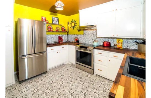 Amarillo House | The Compound *sleeps 11*great beds*pet friendly*