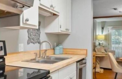 Saint Simons Island Condo | THE CONDO THAT HAS IT ALL.LAKE AND GOLF VIEWS MINUTES TO THE BEACH!
