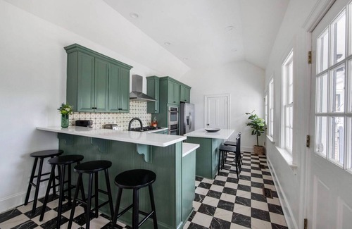 Cannonborough Elliotborough House | The Congaree House | DT Oasis + Carriage House!