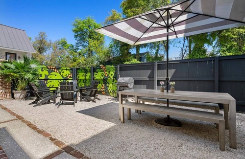 Cannonborough Elliotborough House | The Congaree House | DT Oasis + Carriage House!