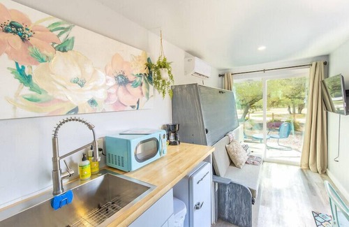 Johnson City House | The Container Retreat @ 290 Wine Trail #5