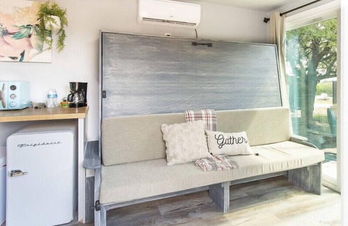 Johnson City House | The Container Retreat @ 290 Wine Trail #5