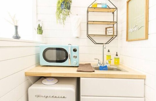 Johnson City House | The Container Retreat @ 290 Wine Trail #10