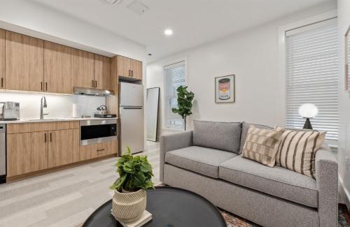 Main - Military Plaza Apartment | The Continental, powered by Placemakr - Downtown - Market Square