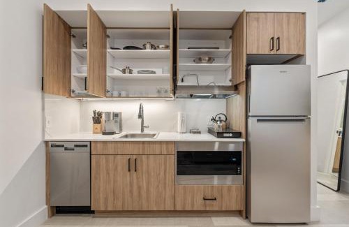 Main - Military Plaza Apartment | The Continental, powered by Placemakr - Downtown - Market Square