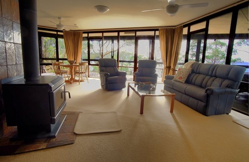 Ocean Beach Cottage | The Coombe is abundant;y equipped, perfectly situated for all the day trips