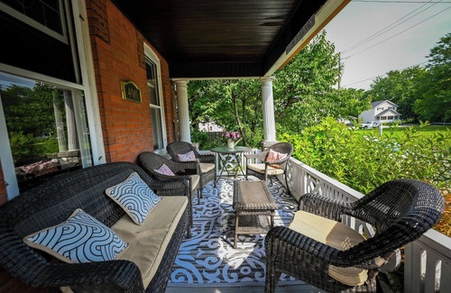 Niagara Falls House | The Copper Penny house - Walking Distance to Falls!