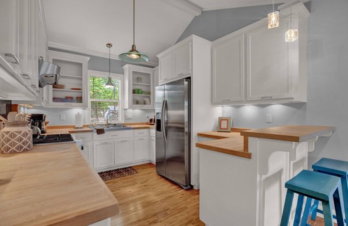 Fredericksburg House | The Coral Door | Hot Tub | Fire Pit