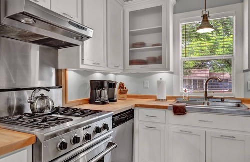 Fredericksburg House | The Coral Door | Hot Tub | Fire Pit