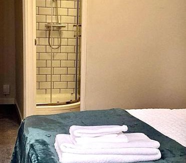 Southampton House | The Coral Guest House Southampton, Family rooms, Suitable for Contractors