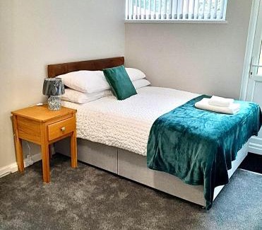 Southampton House | The Coral Guest House Southampton, Family rooms, Suitable for Contractors