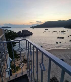 Tan Hiep House | The Coral Homestay & Pub