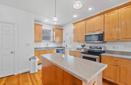 Willoughby Spit House | The Coral Retreat* 3BR Beach Home King Bed Balcony