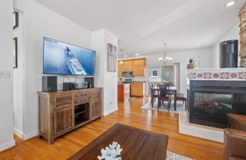 Willoughby Spit House | The Coral Retreat* 3BR Beach Home King Bed Balcony