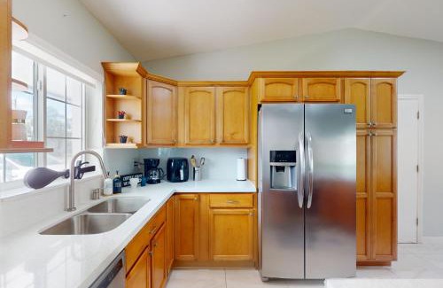 Lauderhill House | The Coral Wave
