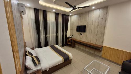 Bail Parao Hotel | The Corbett Green Woods