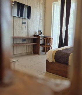 Bail Parao Hotel | The Corbett Green Woods