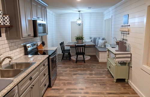 Roland House | The Corner Cottage with Private Fishing Pond