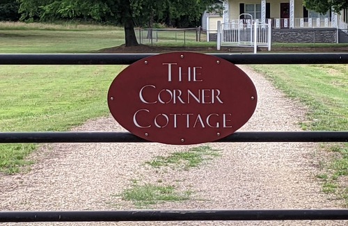 Roland House | The Corner Cottage with Private Fishing Pond