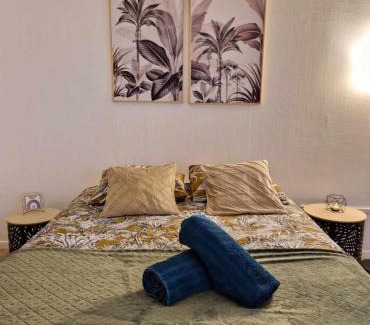 Laon Sud Apartment | The Cosmopolitan - central station and tramway