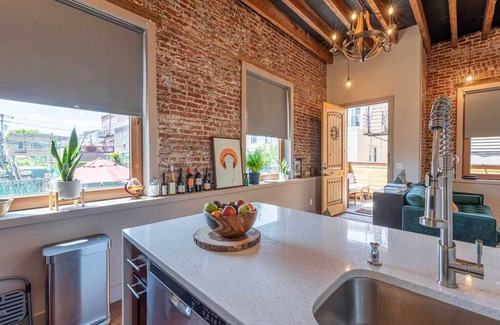 Union City Apartment | The Cosmopolitan Loft - 15 MIN to NYC Times Sq