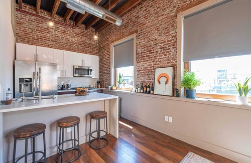 Union City Apartment | The Cosmopolitan Loft - 15 MIN to NYC Times Sq