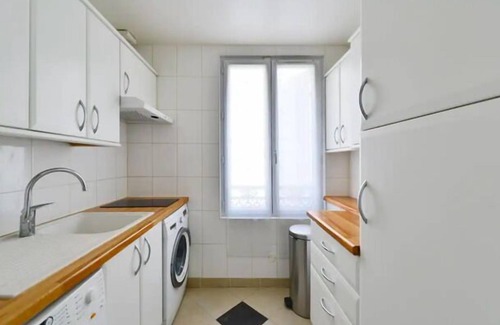 Faubourg Saint-Germain Apartment | The Cosy Cocon Close to Eiffel Tower & Invalides