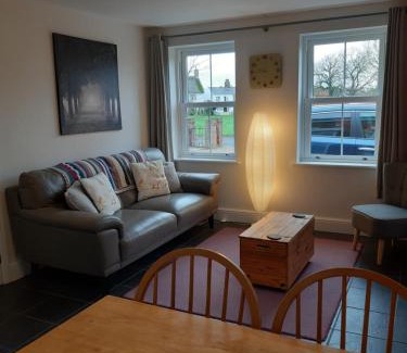 Martham Apartment | The Cosy West Wing, dog friendly