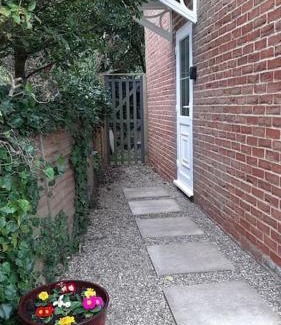 Martham Apartment | The Cosy West Wing, dog friendly