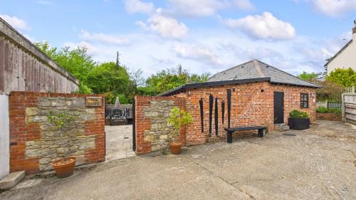 Ryde House | The Cote is a stunning rural barn beach 3 miles