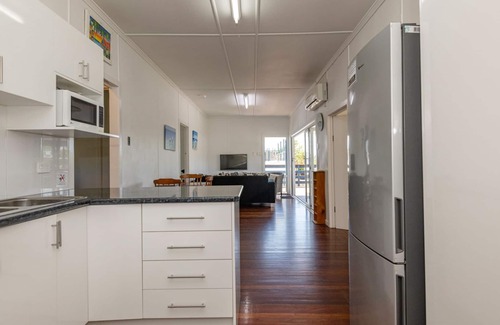 Bargara House | The Cottage - 16 Clarke Street