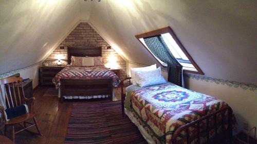 St. George House | The Cottage at 241 North