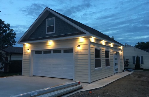 Kingsville House | The Cottage at Cedar Beach in Kingsville