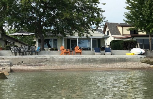 Kingsville House | The Cottage at Cedar Beach in Kingsville