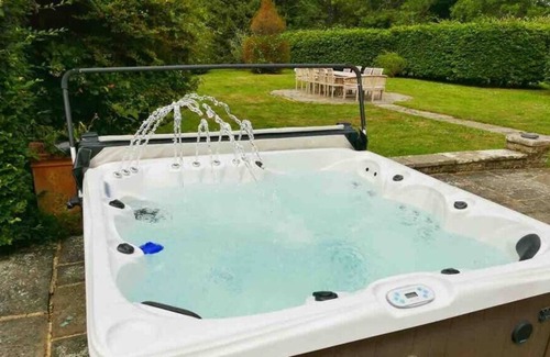 Upper Dicker House | The Cottage at Gildridge + Private Hot tub