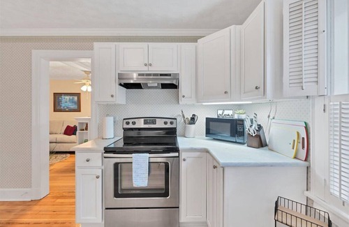 West Southern Pines Cottage | The Cottage at Knollwood Manor